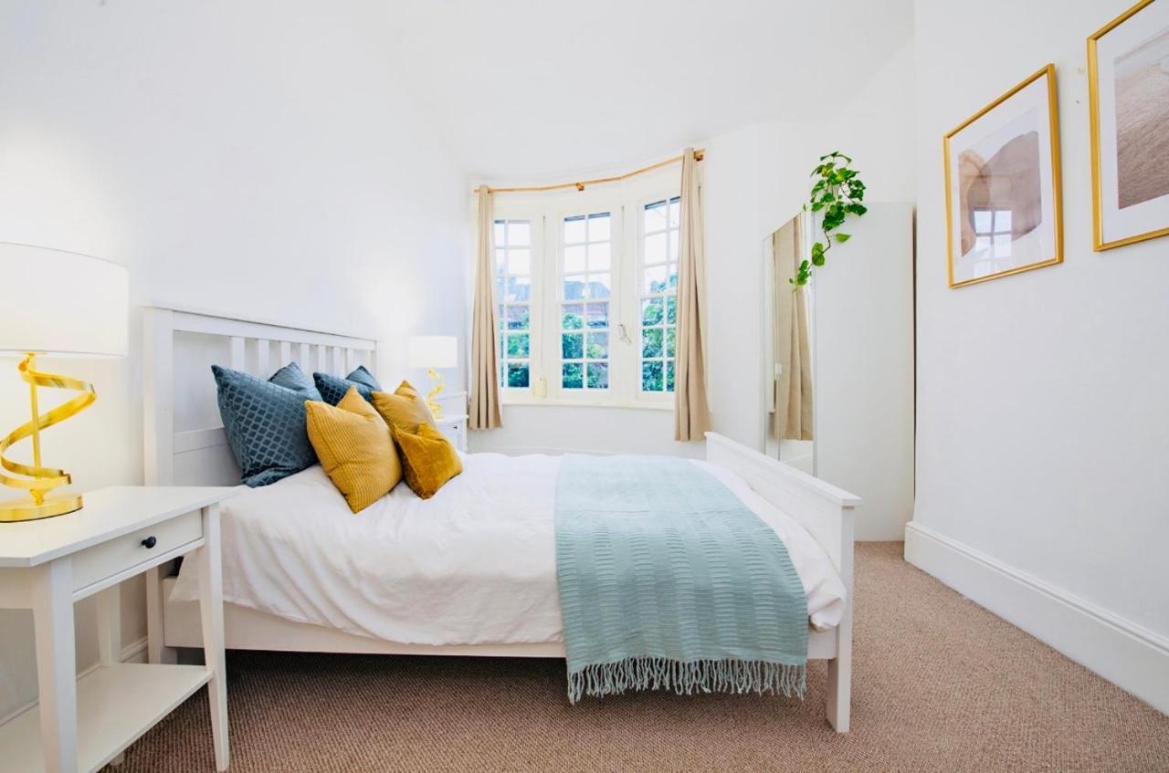 Spacious & Charming Garden Flat -Zone 2- Great For Central London Access Экстерьер фото